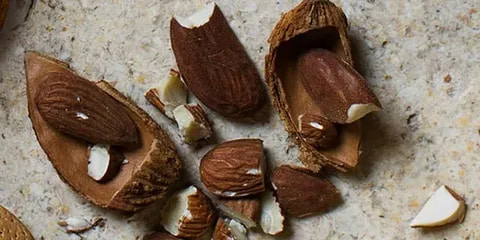 تصویر 2 از بهترین بادام درختی شکسته + قیمت خرید عالی